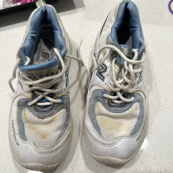 New Balance sneakers - Picture 1 of 3